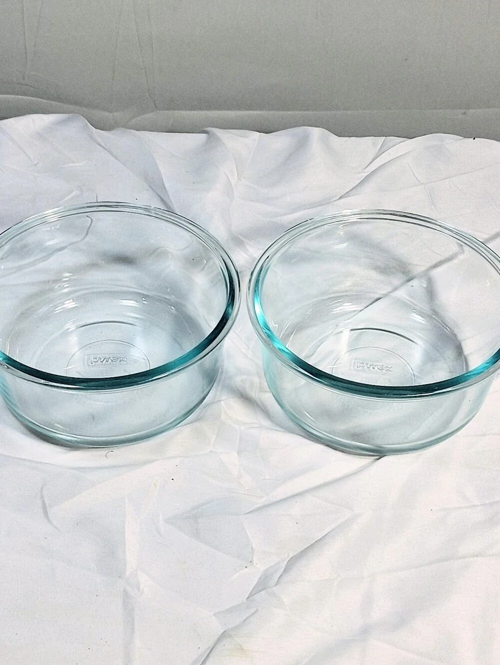 Pair Of Pyrex 4 Cup #7201R Snapware Total Solutions Bowls
